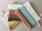 WIPE trousse zippée tricot main atelier / Zipped clutch